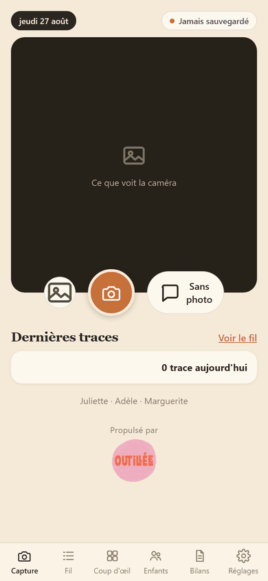 L'écran d'accueil de Traces, qui est l'appareil photo